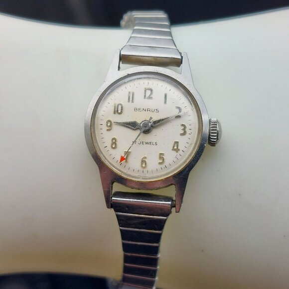 Vintage Benrus 17 Jewels Shock Absorbing Waterproof Dustproof Watch W/ Expandabl